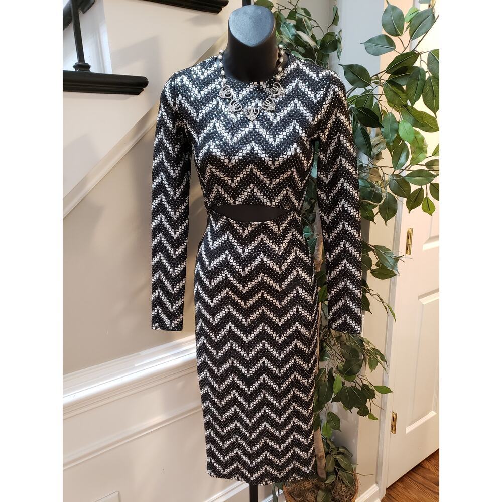 Monaco Bodycon Dress Womens Size XS Black White Chevron Cutout Waist Long Sleeve